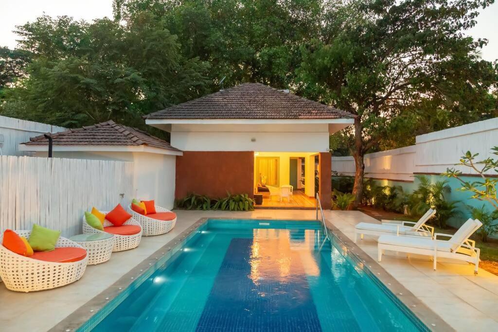 White Banyan Beach Villa, Candolim By The Acacia Villas Экстерьер фото